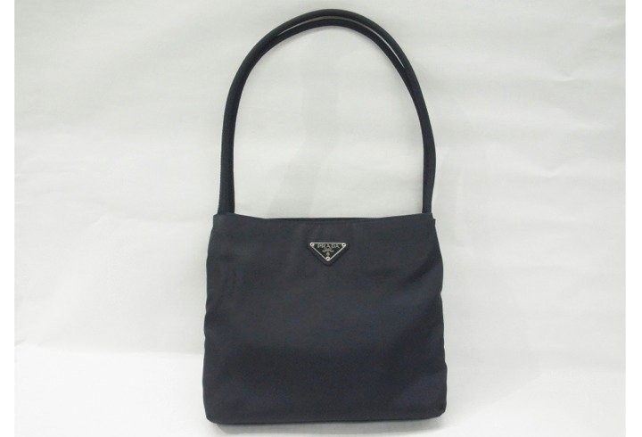PRADA ネイビー ナイロン　トートバッグ PRADA ナイロン トート ハンドバッグ ネイビーが入荷しました
